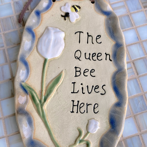 “The Queen Bee Lived Here” Signage - Picture 2 of 3